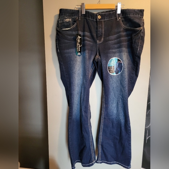 NEW Ariya Jean's Curvy Brand Boot Cut Size 22x31 - Picture 2 of 7